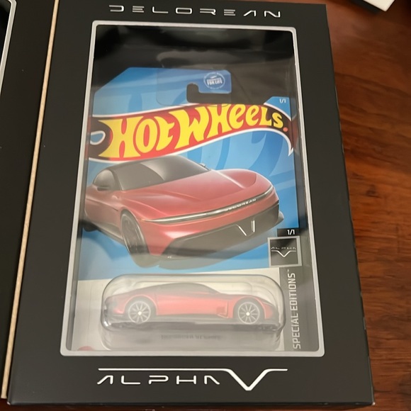 HOT WHEELS DELOREAN DMC -12 CAR COLLECTIBLE - Picture 9 of 9